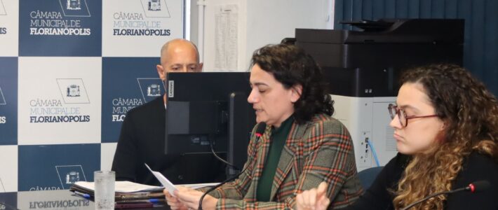 Vereadora Carla Ayres participa de reunião da Comissão de Constituição e Justiça da Câmara de Florianópolis em 2025