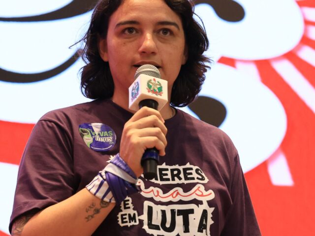 Carla Ayres lança guia inédito com leis e serviços de proteção às mulheres em Florianópolis